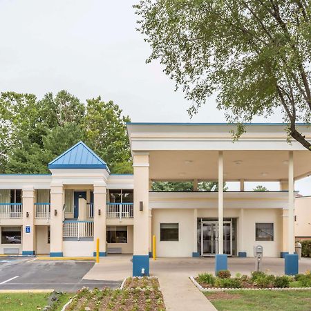Days Inn By Wyndham Fredericksburg North Exterior photo