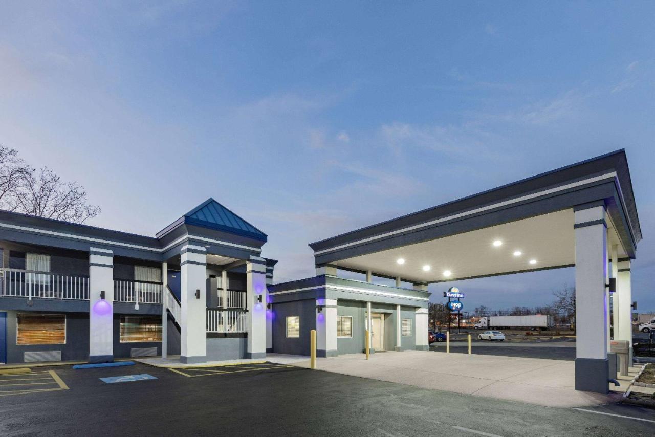 Days Inn By Wyndham Fredericksburg North Exterior photo